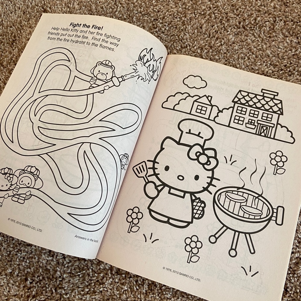 Hello Kitty Coloring Book - Picture 8 of 8